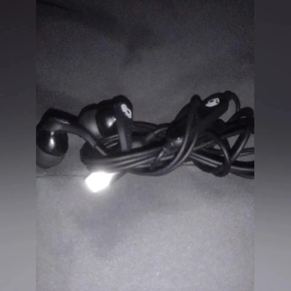 Skull candy wired earbuds w/C cord - Picture 5 of 7